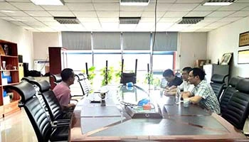 Екипът за насърчаване на инвестициите на окръг Xinchang, провинция Zhejiang п...